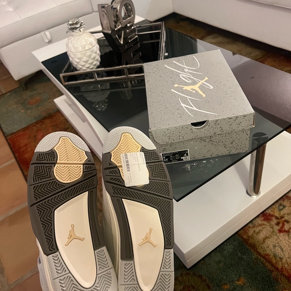 Air Jordan 4 Retro SE Craft Photon Dust